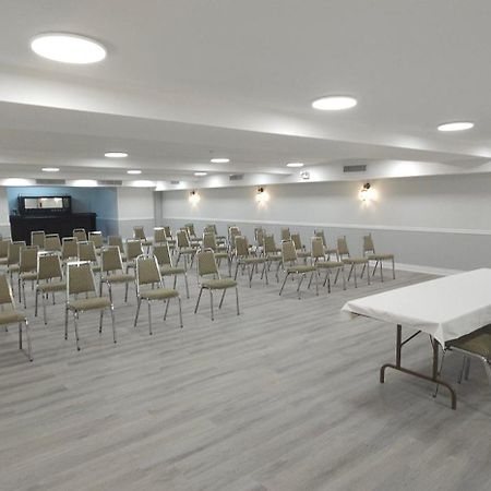 Super 8 By Wyndham Kirkland Lake Εξωτερικό φωτογραφία