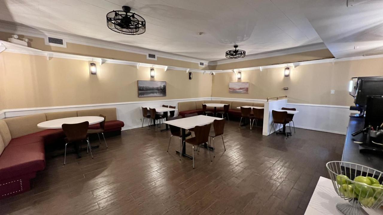 Super 8 By Wyndham Kirkland Lake Εξωτερικό φωτογραφία