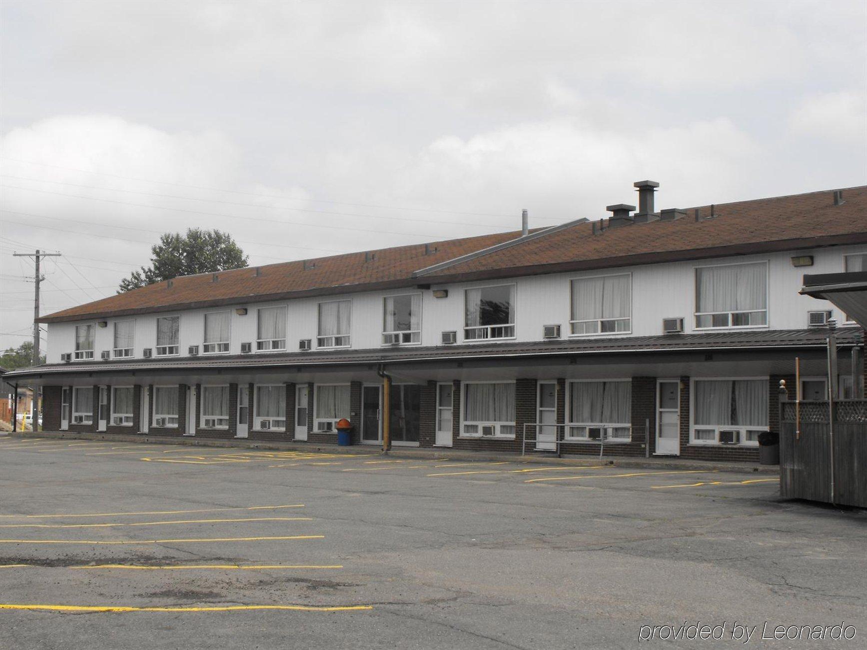 Super 8 By Wyndham Kirkland Lake Εξωτερικό φωτογραφία