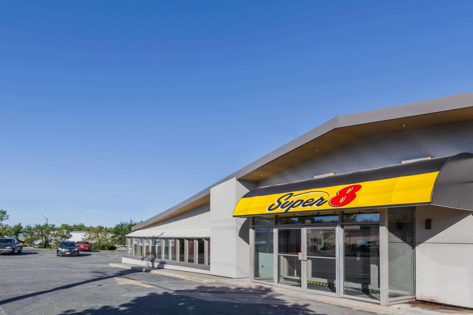 Super 8 By Wyndham Kirkland Lake Εξωτερικό φωτογραφία